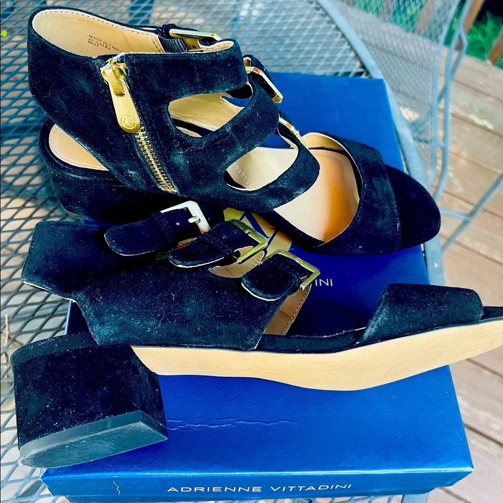 Adrienne Vittadini fancy velvet like chunky heel sandals❣️❣️❣️